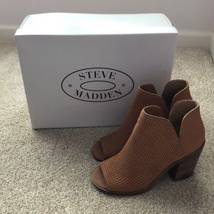 Steve Madden Tala Bootie. Size 6. New!